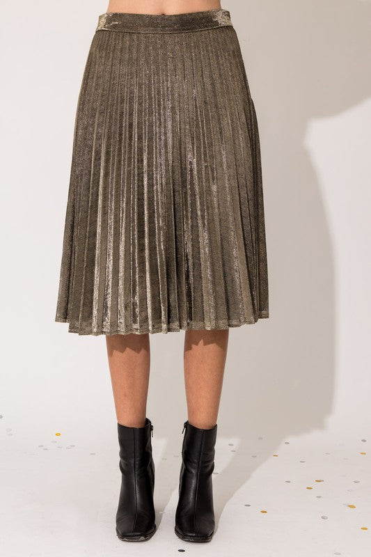 It’s Giving Pretty Metallic Pleated Midi Skirt