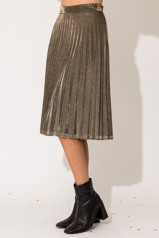 It’s Giving Pretty Metallic Pleated Midi Skirt